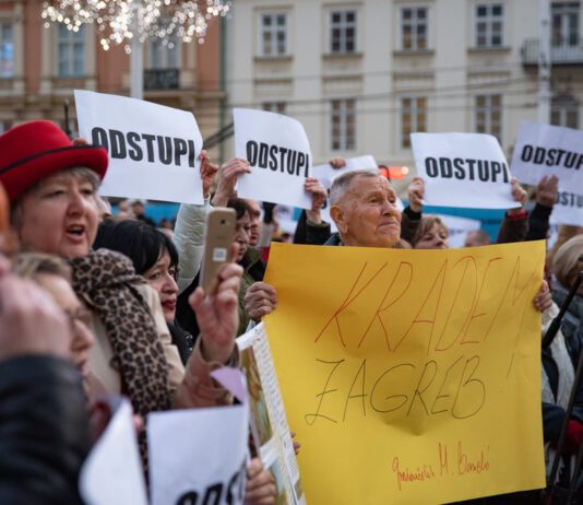 Srbská národní banka odmítá podobiznu Tesly na chorvatských euromincích